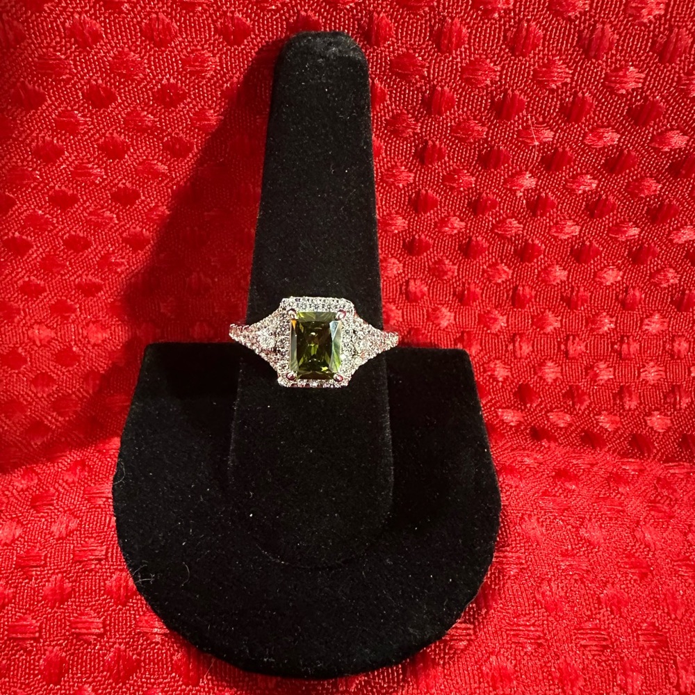Costume Jewelry Ring Size 9.